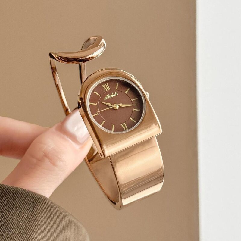 تجلّي الأناقة: ساعة "ڤوج" الكلاسيكية