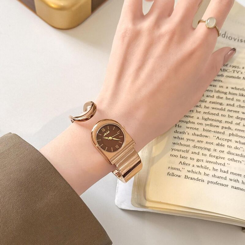 تجلّي الأناقة: ساعة "ڤوج" الكلاسيكية