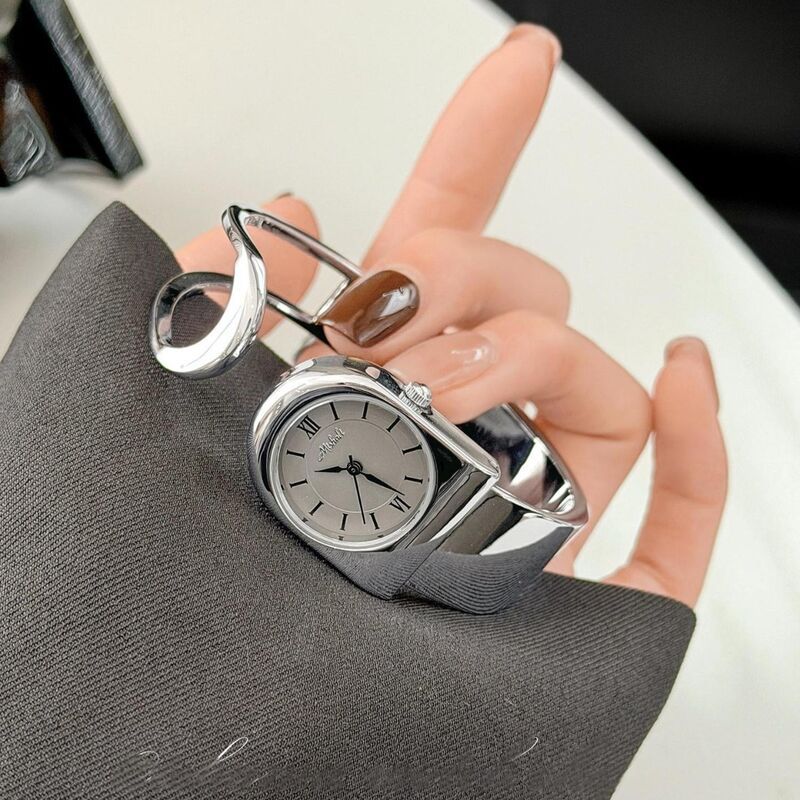 تجلّي الأناقة: ساعة "ڤوج" الكلاسيكية